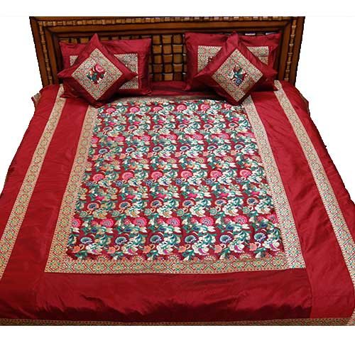Mehroon Color Floral Design Bedsheet With 2 Cushion And 2 Pillow Covers
